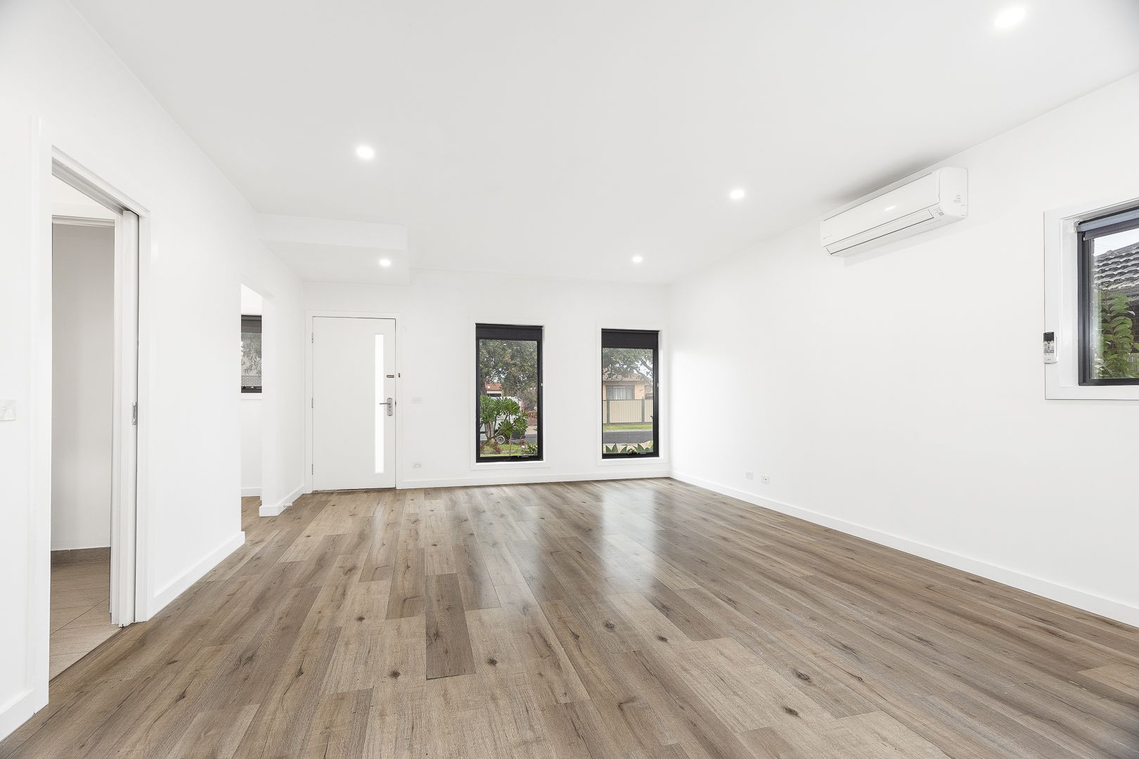 PRIME LOCATION - MODERN 3-BEDROOM TOWNHOUSE