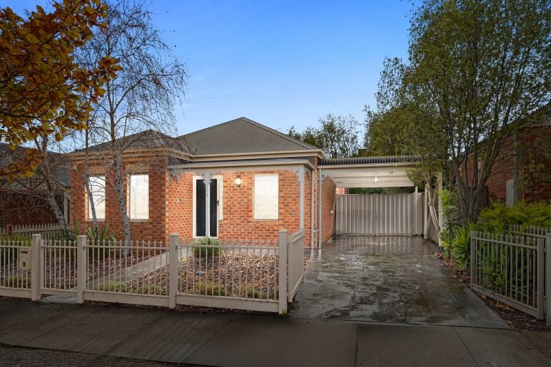 68 Oakview Parade, Caroline Springs