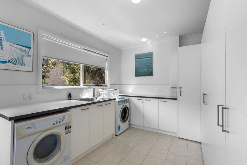 3 Overview Crescent, Apollo Bay - Image 1