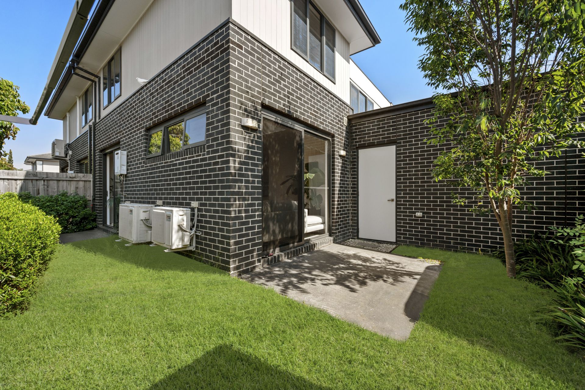 Modern Townhouse Offering Lifestyle And Location