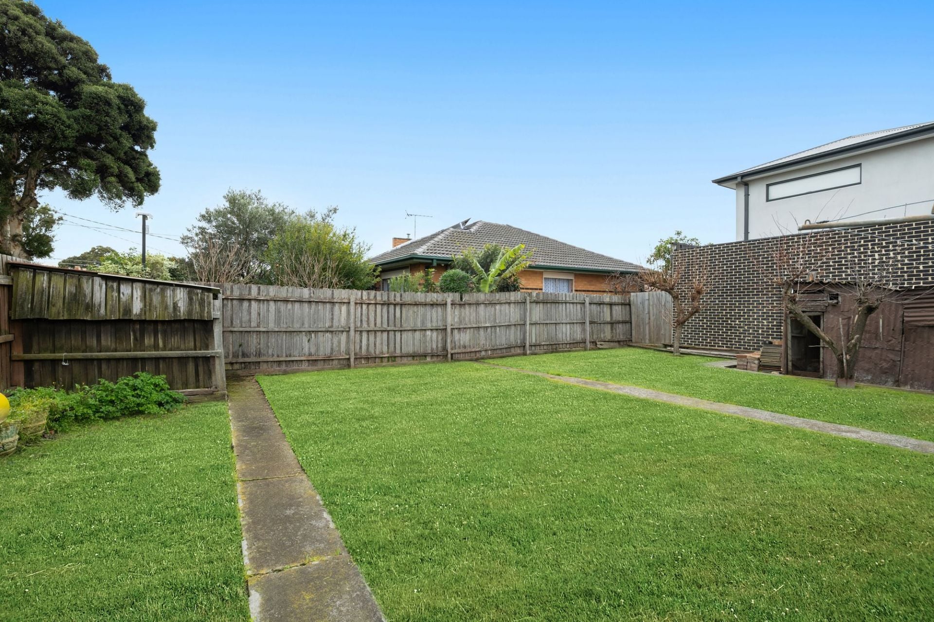 Investor / Builder Alert - Rare RGZ1 Corner Site ...... in Blue-Ribbon Locale
