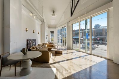 STUNNING INNER CITY SHOWROOM WITH HIGH CEILINGS
