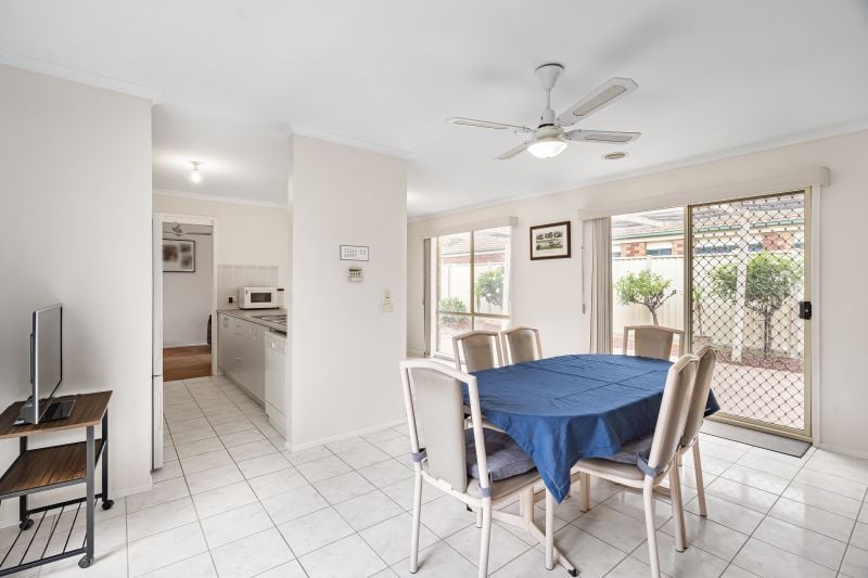 10 Marsden Walk, Roxburgh Park