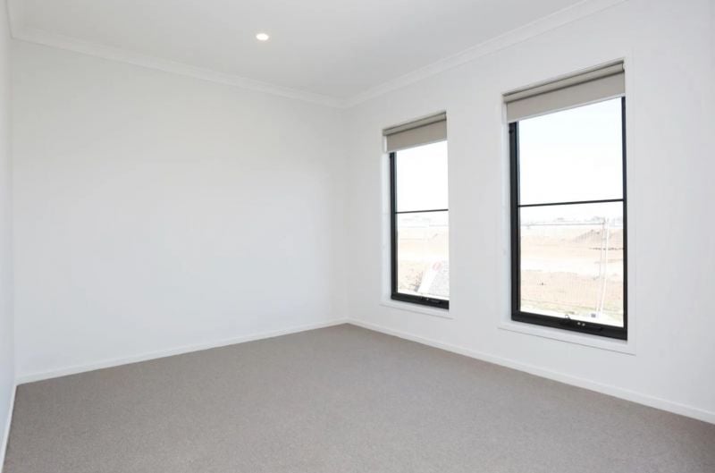 305 Dunnings Road, Point Cook