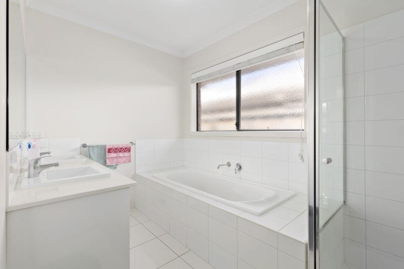 11 Atarhi Parade, Lalor