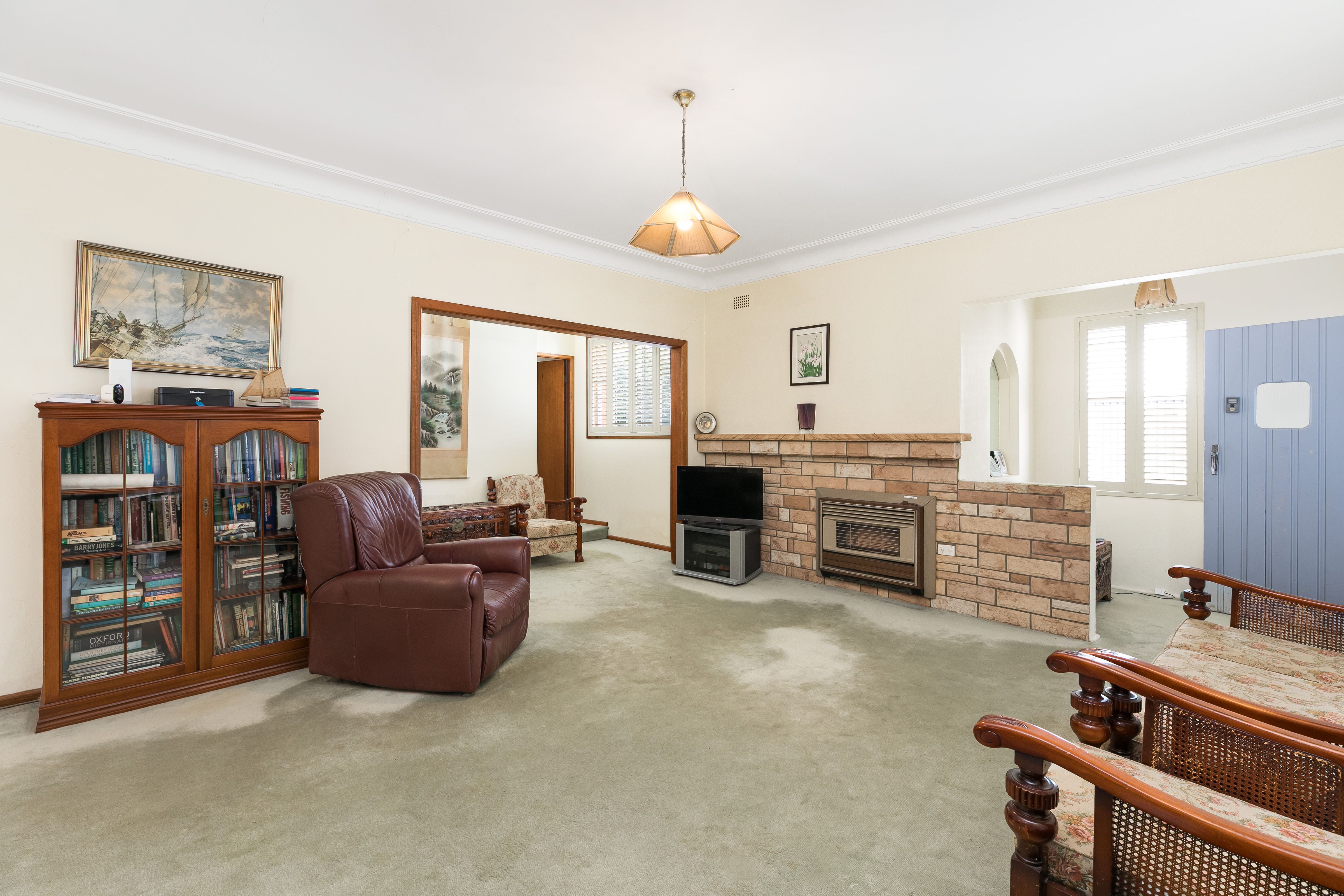 9 Fairs Avenue WOOLOOWARE 2230