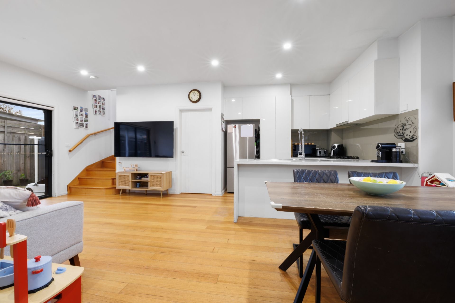 Modern Townhome For Lease