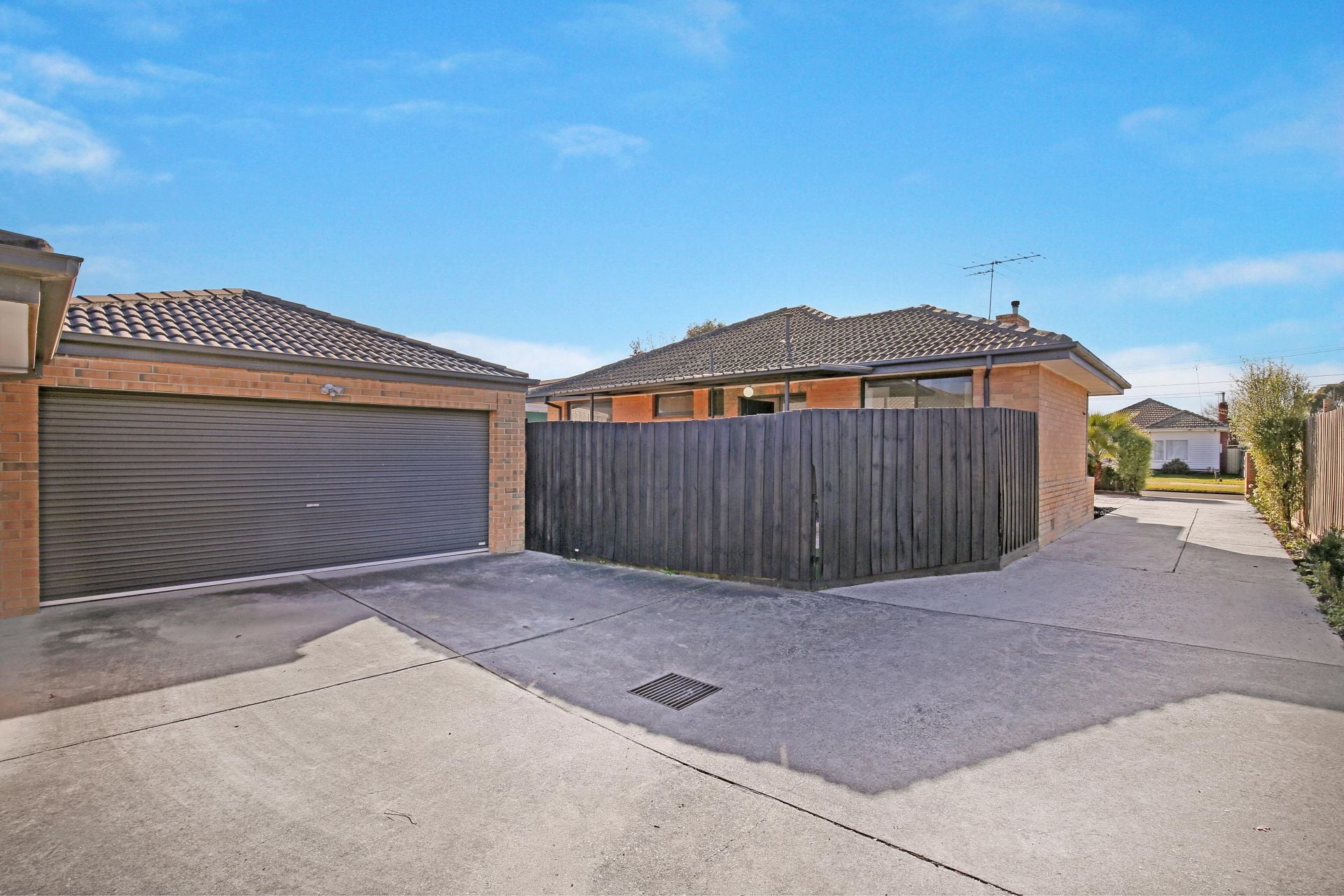 Carefree Contemporary Living On Cypress!