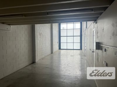 HIGHLY EXPOSED SHOWROOM ON WELLINGTON RD!