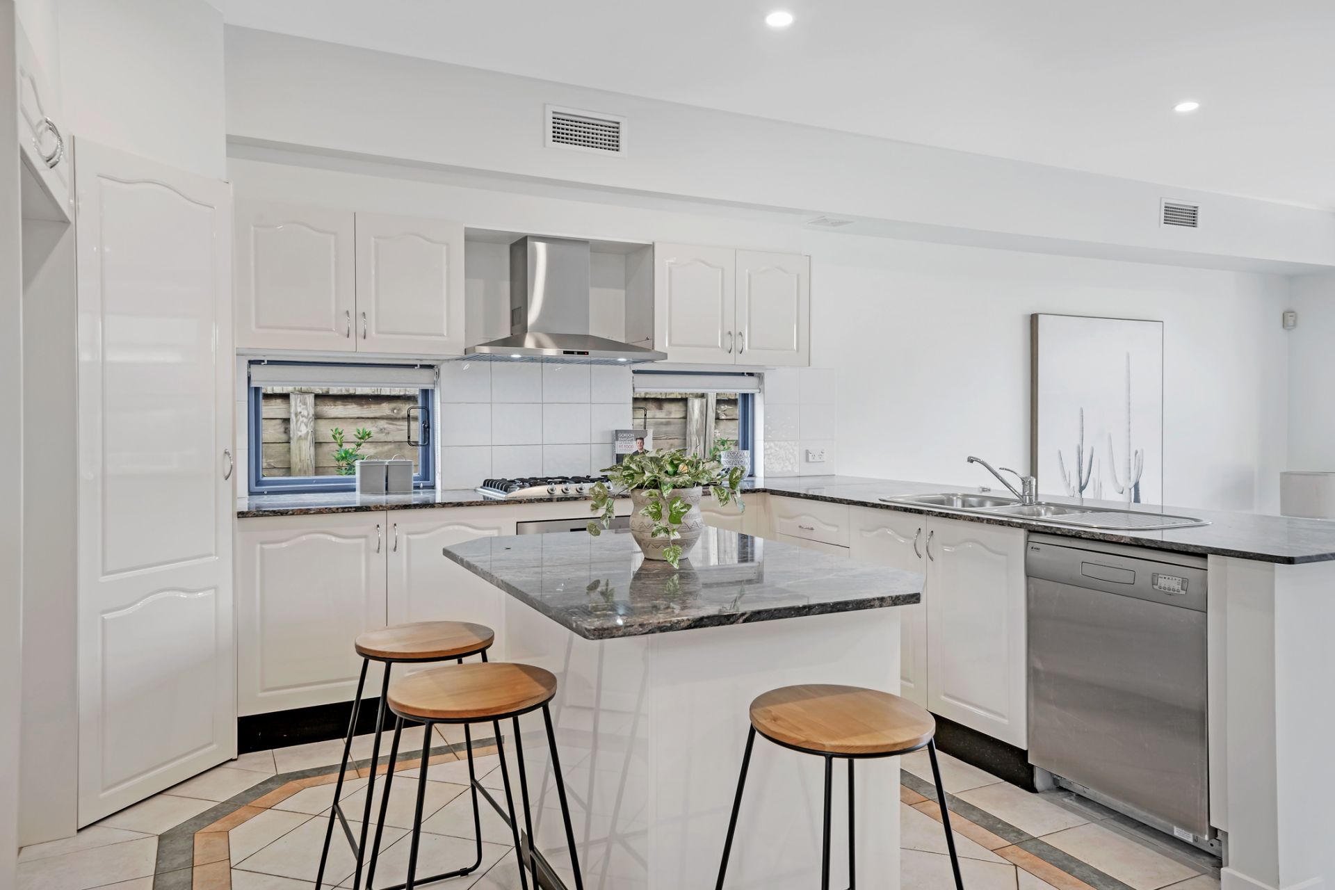 6 Zulfi Close, Cherrybrook, Cherrybrook - Thumbnail 4