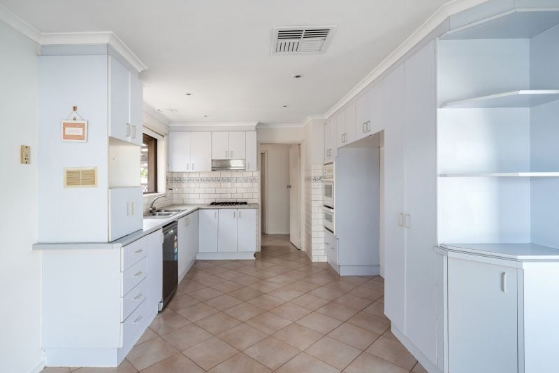 31 Winamurra Crescent, Thomastown