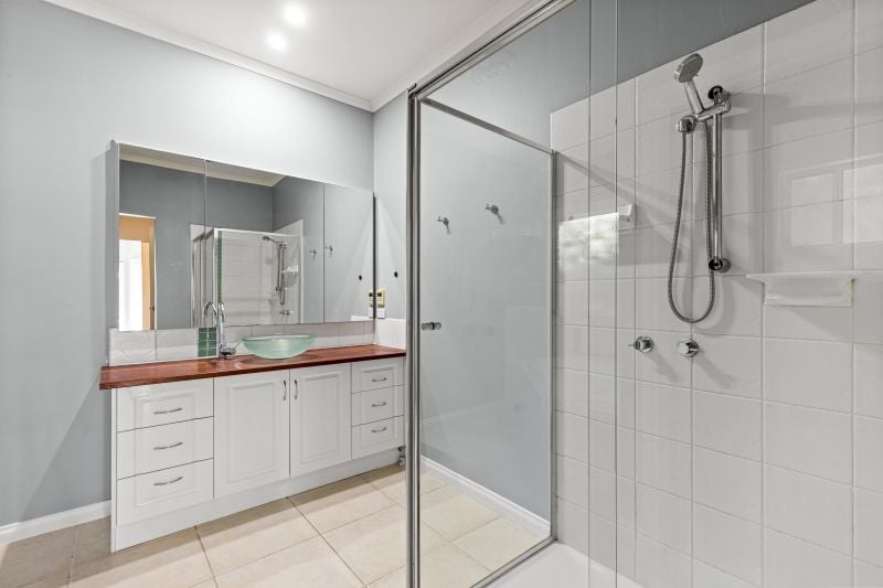 242 Flaxen Hills Road, Doreen