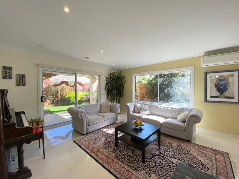 11 Laurimar Boulevard, Doreen