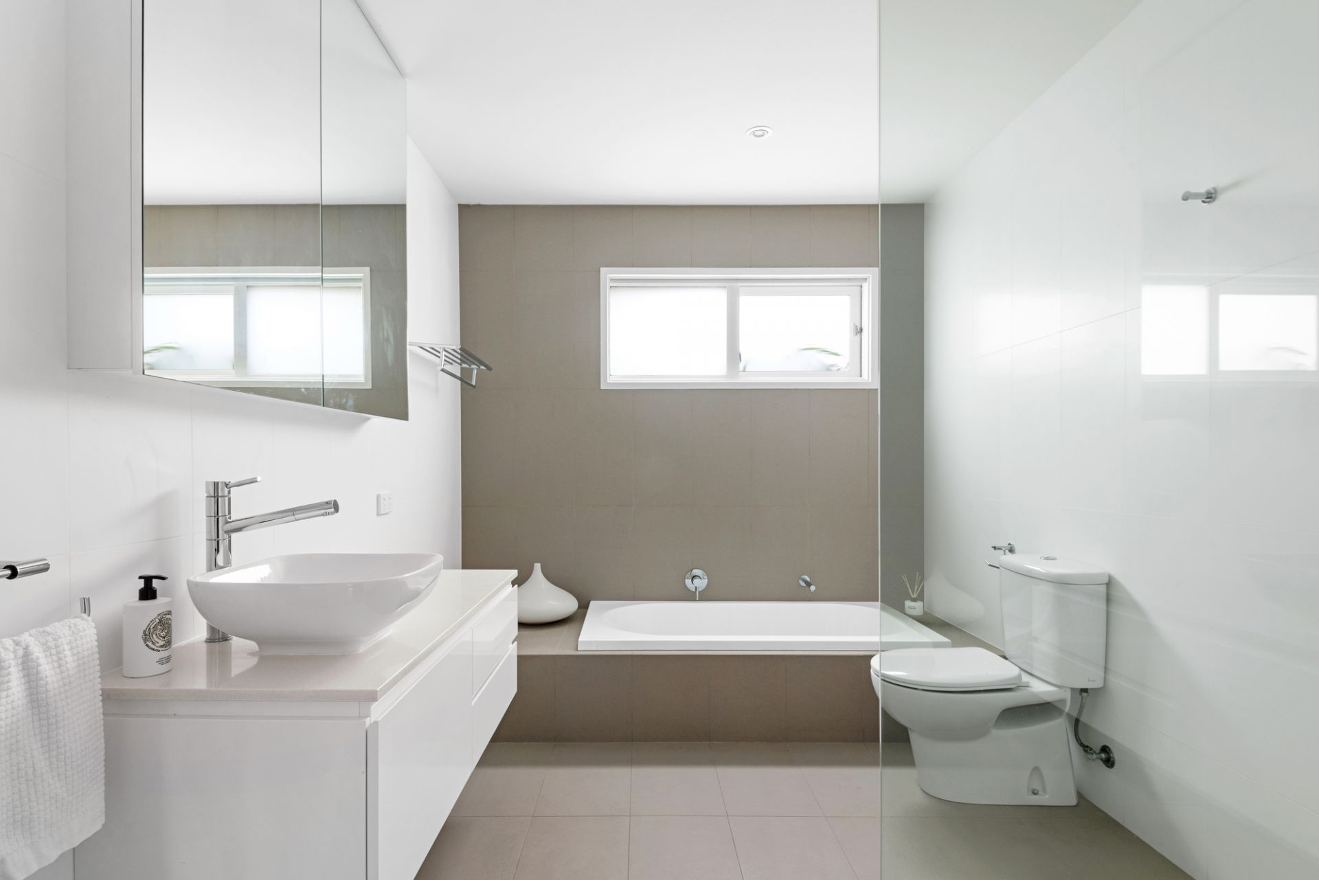 18 Westminster Grove, Sorrento, Sorrento - Thumbnail 6
