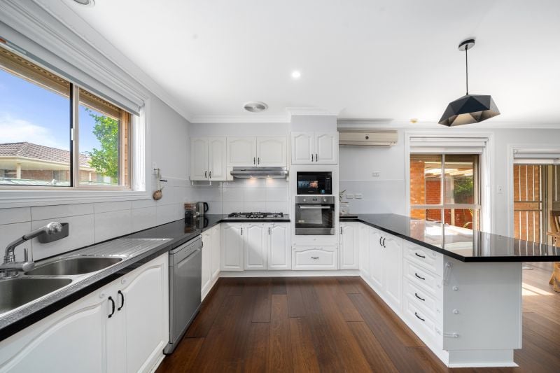 32 Pandora Avenue, Thomastown