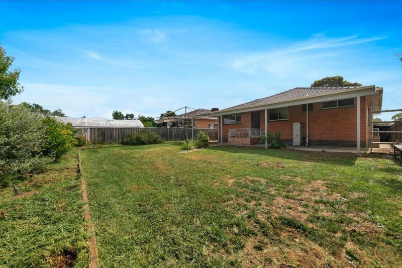 18 Leeson Grove, Lalor