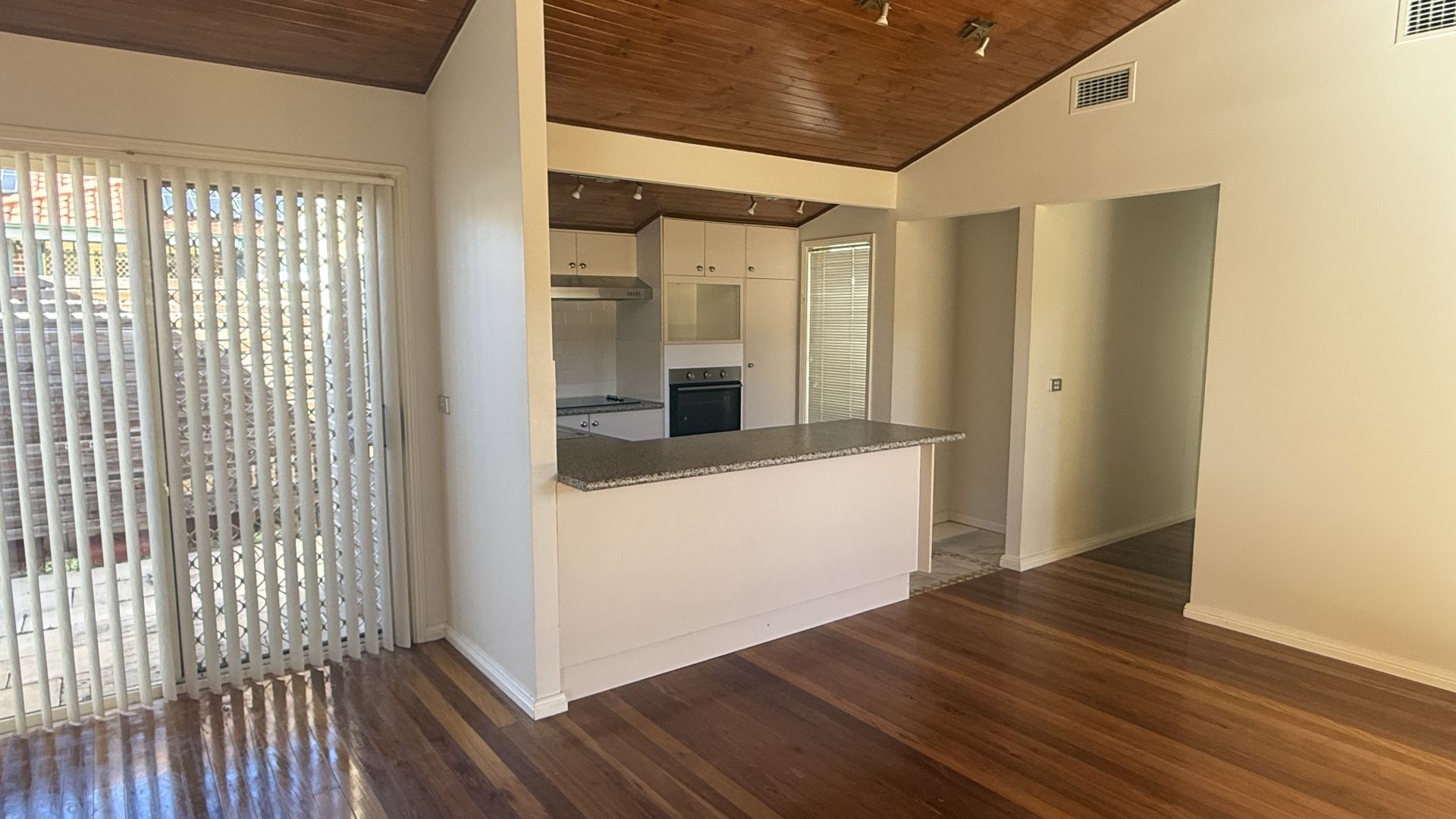 11B Mercedes Road, Ingleburn NSW, Ingleburn - Thumbnail 3