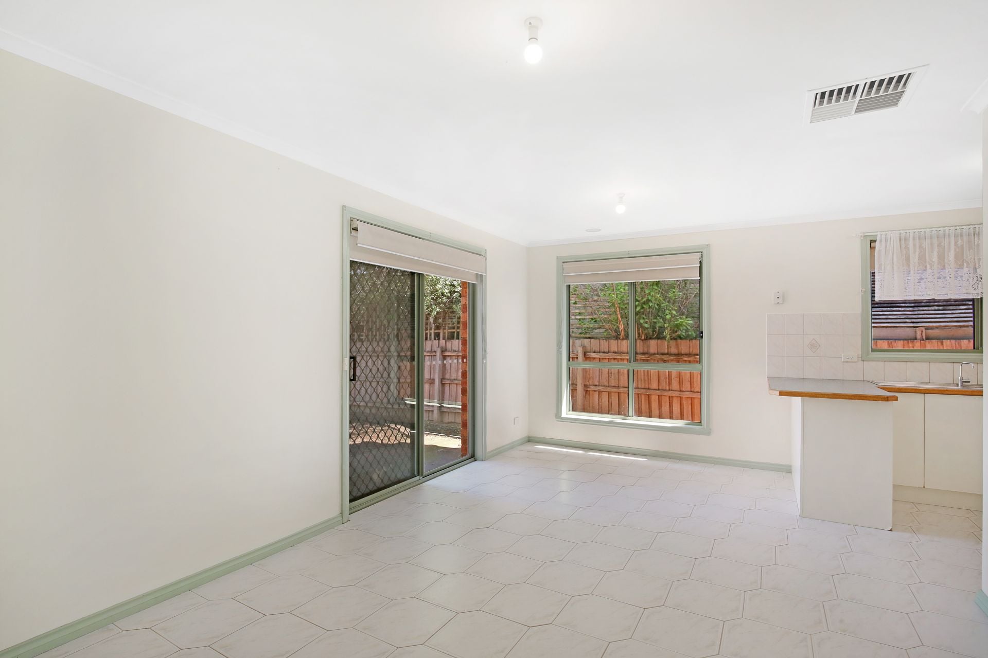 QUIET COURT LOCATION...CONVENIENTLY LOCATED!