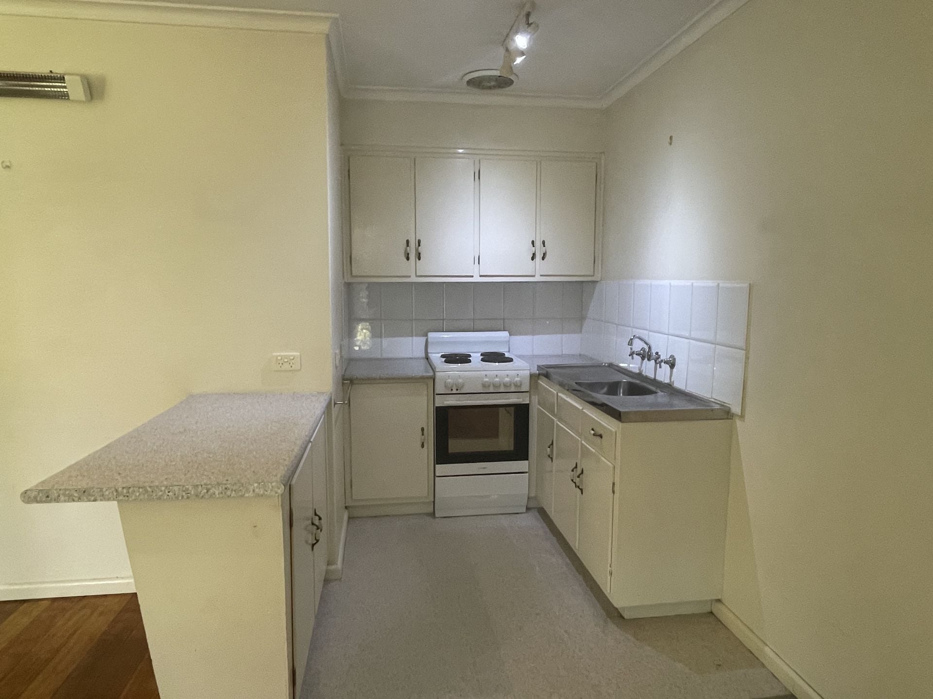2/8 Station Street, Seaholme - Thumbnail 3