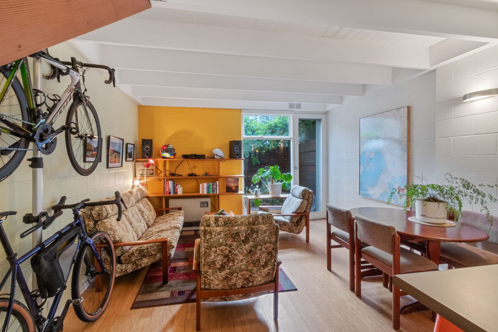 Charming 2 Bedroom, Townhouse!