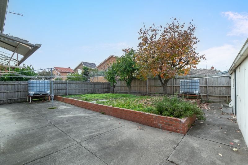 16 Avondale Road, Lalor