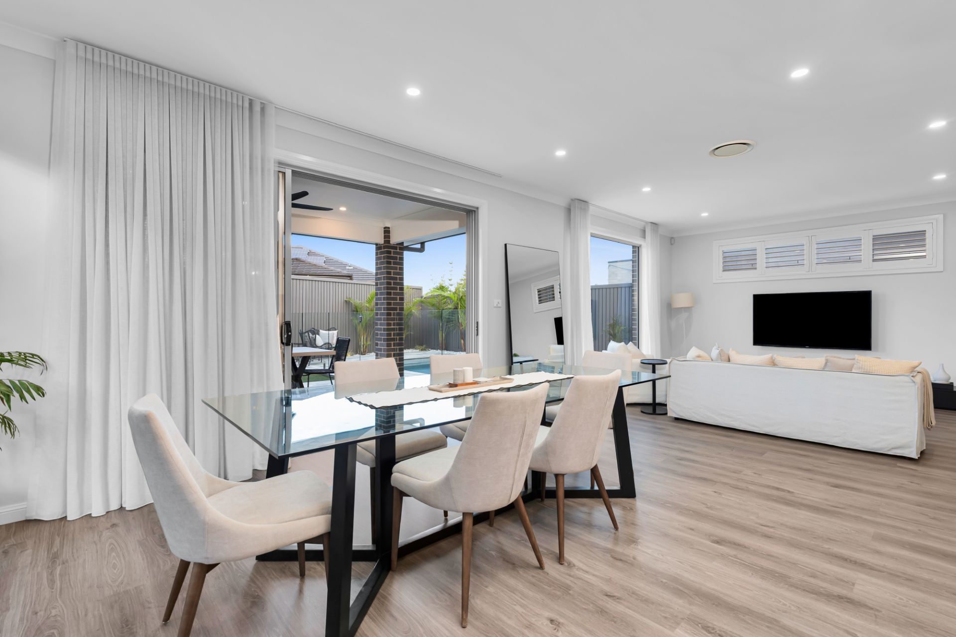 17 Pleasant Circuit, Gledswood Hills, Gledswood Hills - Thumbnail 6