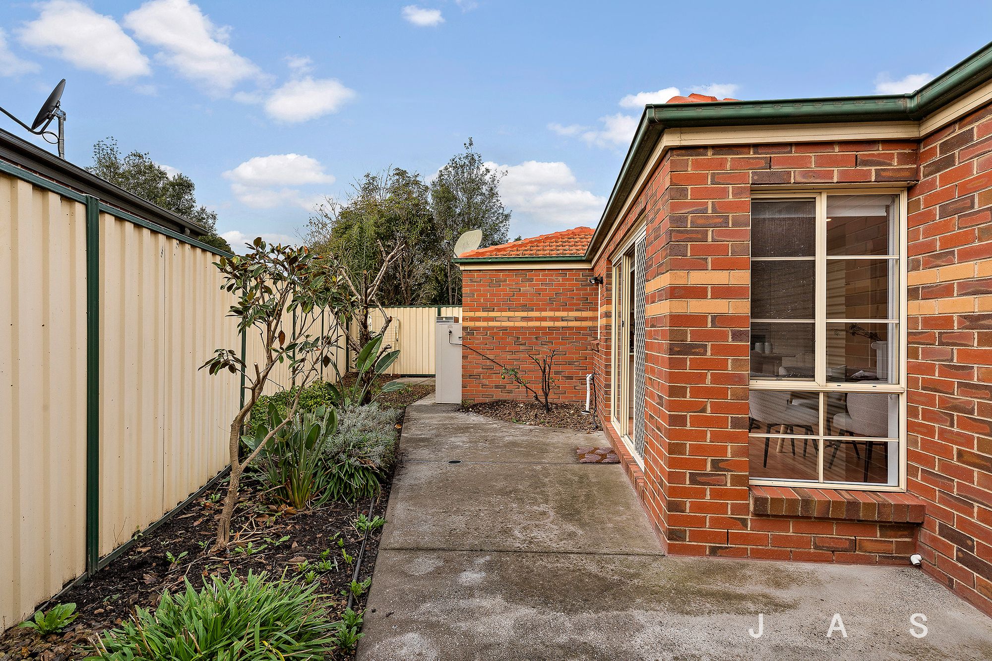 2/1 Viola Avenue Brooklyn VIC, Brooklyn - Image 1