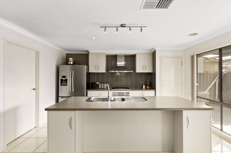 17 Shaftesbury Drive, Epping