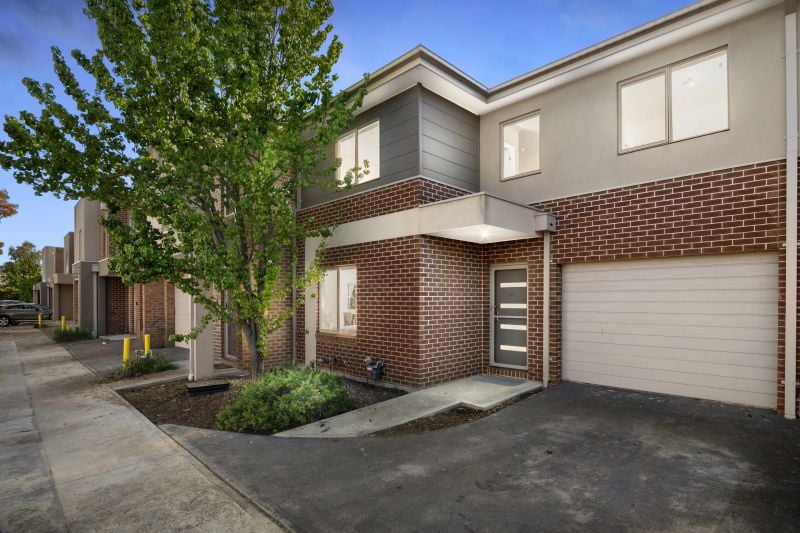 2/4 Ryrie Grove, Wollert