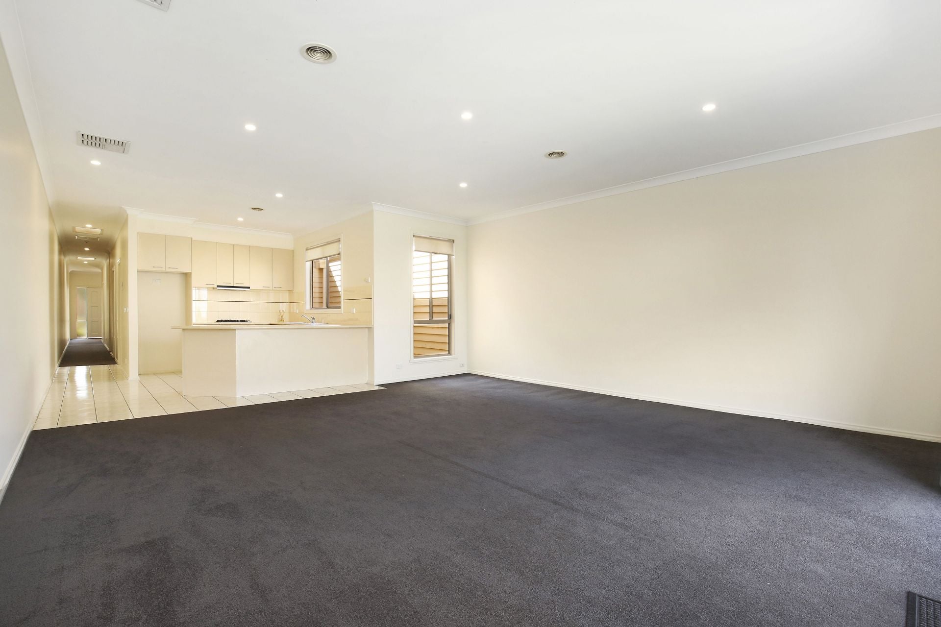 Inviting Lifestyle At Thornbury's Heart!