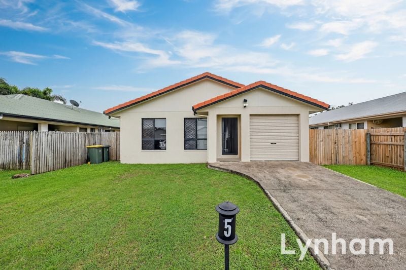 Freshly Updated Home in Quiet Court – Spacious Yard & Modern Bathroom