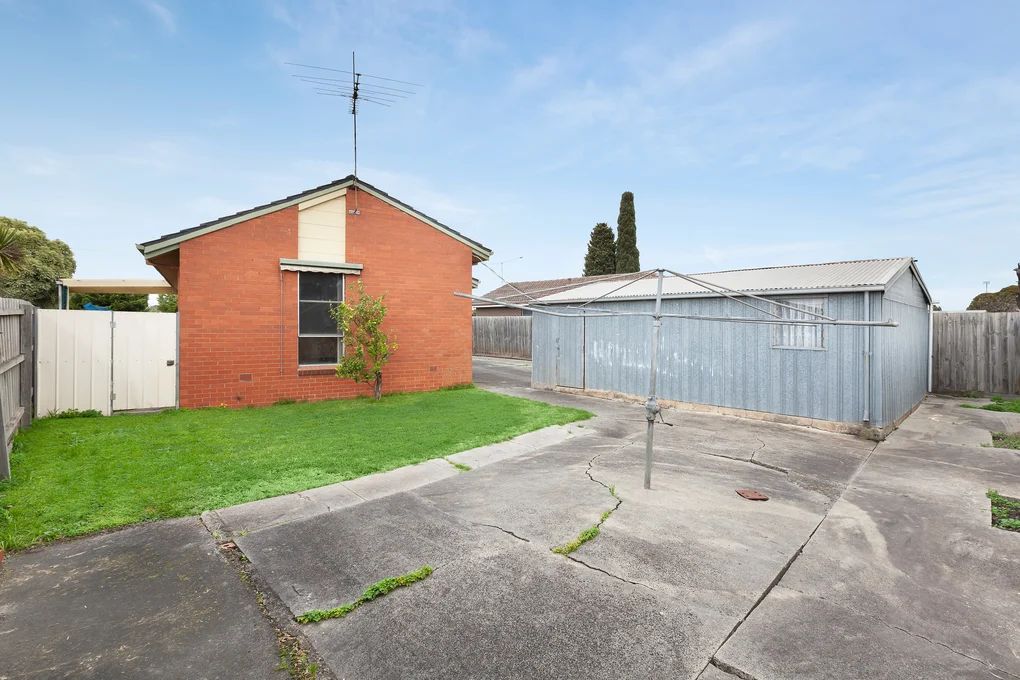 Charming Family Haven: Spacious, Secure, and Convenient