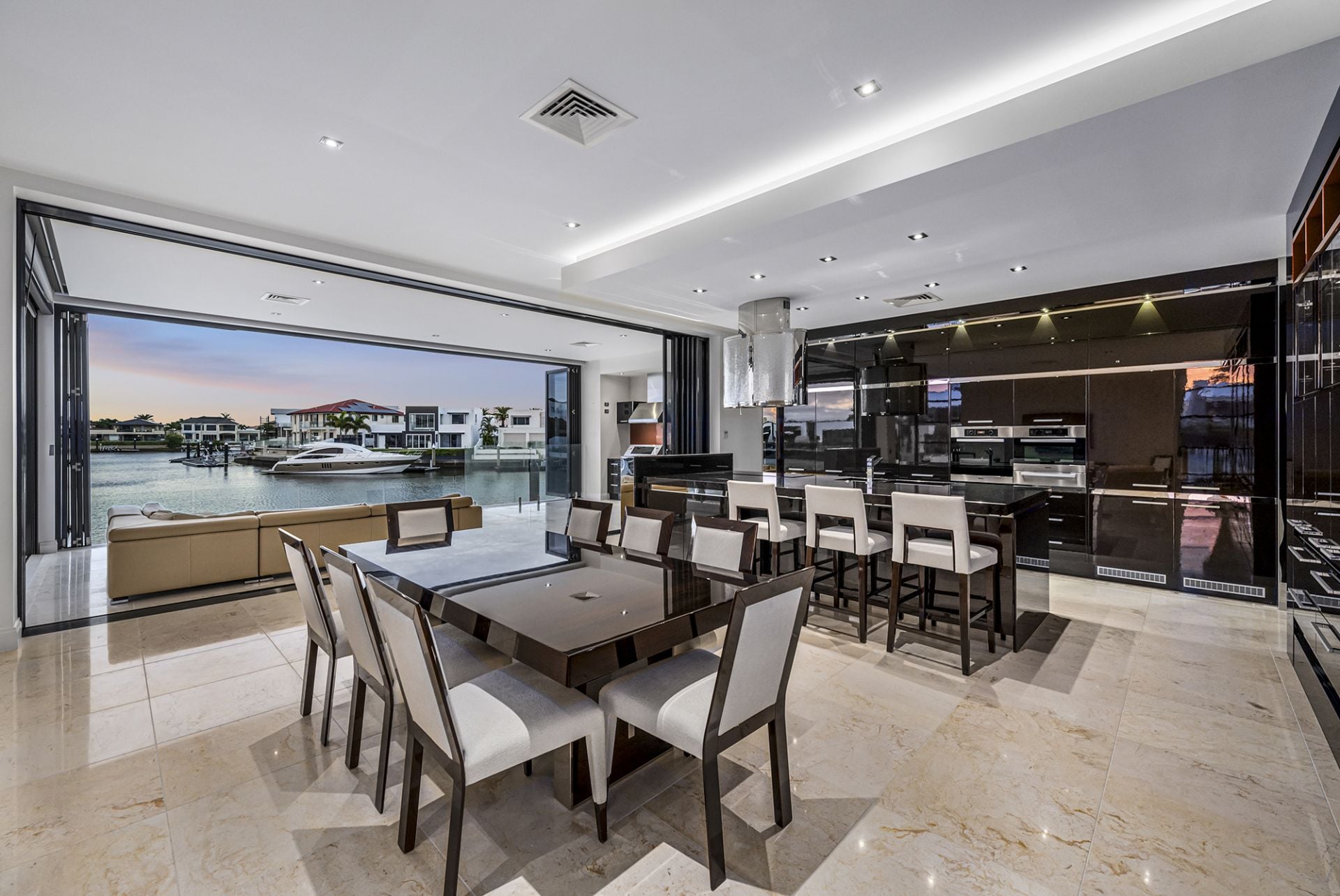 4 King Charles Drive, Sovereign Islands - Thumbnail 6