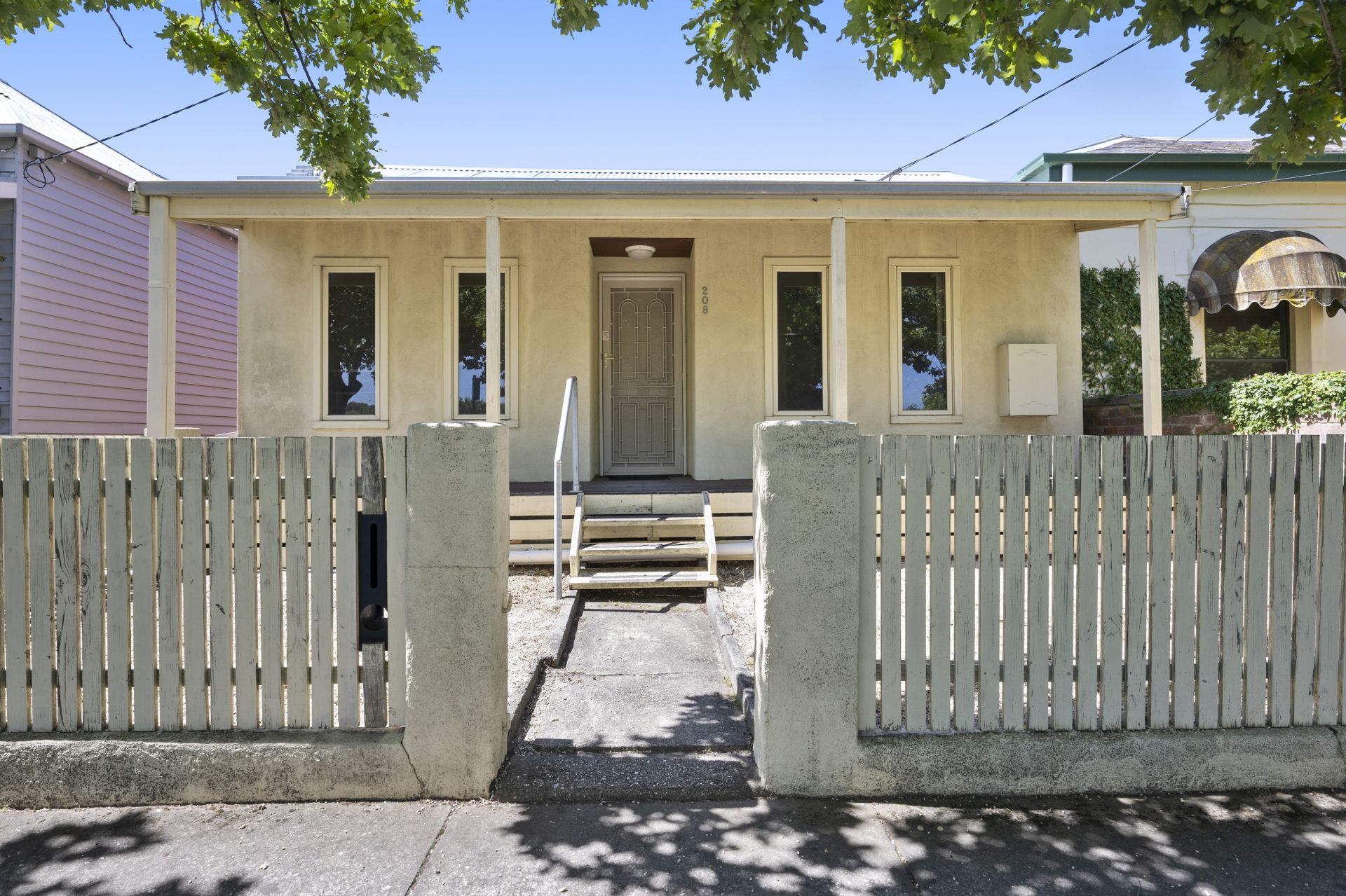 208 Doveton Crescent, Soldiers Hill, Soldiers Hill - Thumbnail 2