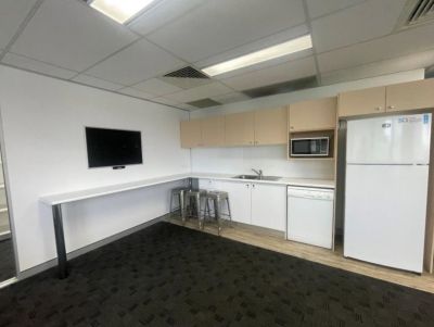 LEVEL 2 SUITE 2 | HIGH END CORPORATE OFFICE IN PRIME MILTON LOCATION