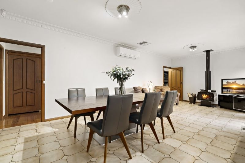 1 Hiah Close, Greensborough