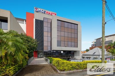 FULLY FITTED PLUG & PLAY OFFICE ON CUSP OF CBD !