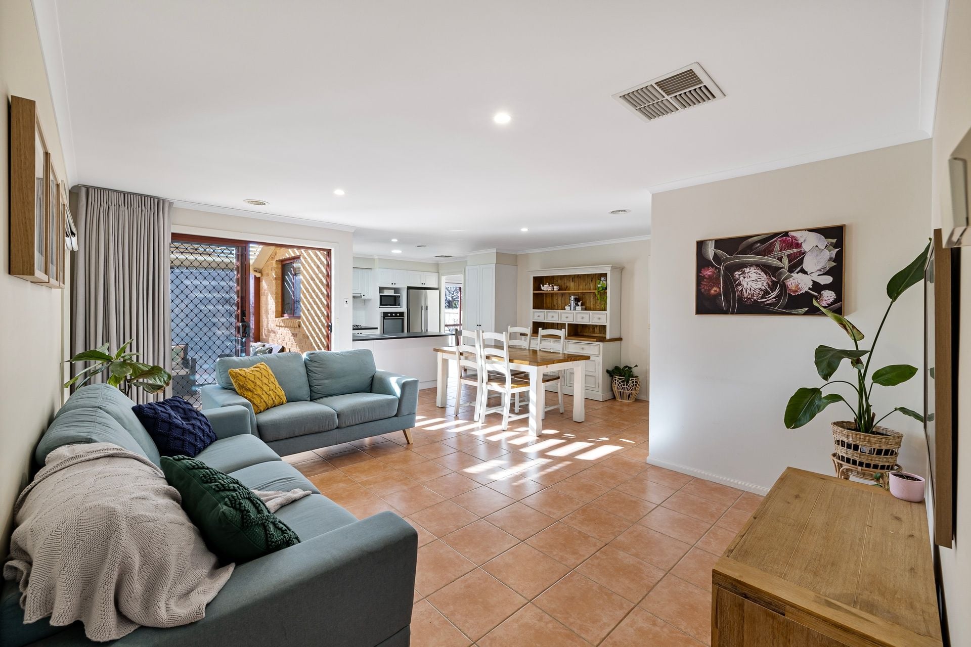10 Moondarra Street, Amaroo ACT, Amaroo - Thumbnail 3