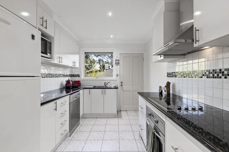 2/10 Derby Street, Fawkner