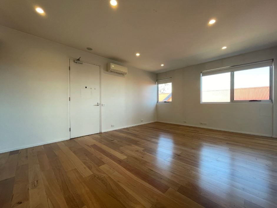 Modern 2-Bedroom Unit in Prime Plenty Road Location