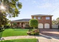 Idyllic Family Haven in Quiet Court Locale