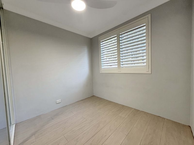 Renovated & Light-Filled Unit in an Ultra-Convenient Location