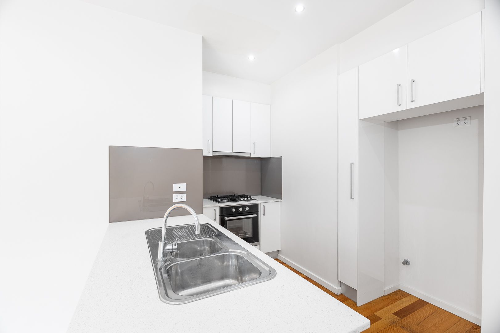GREAT POSITION - 2 BEDROOM TOWNHOUSE