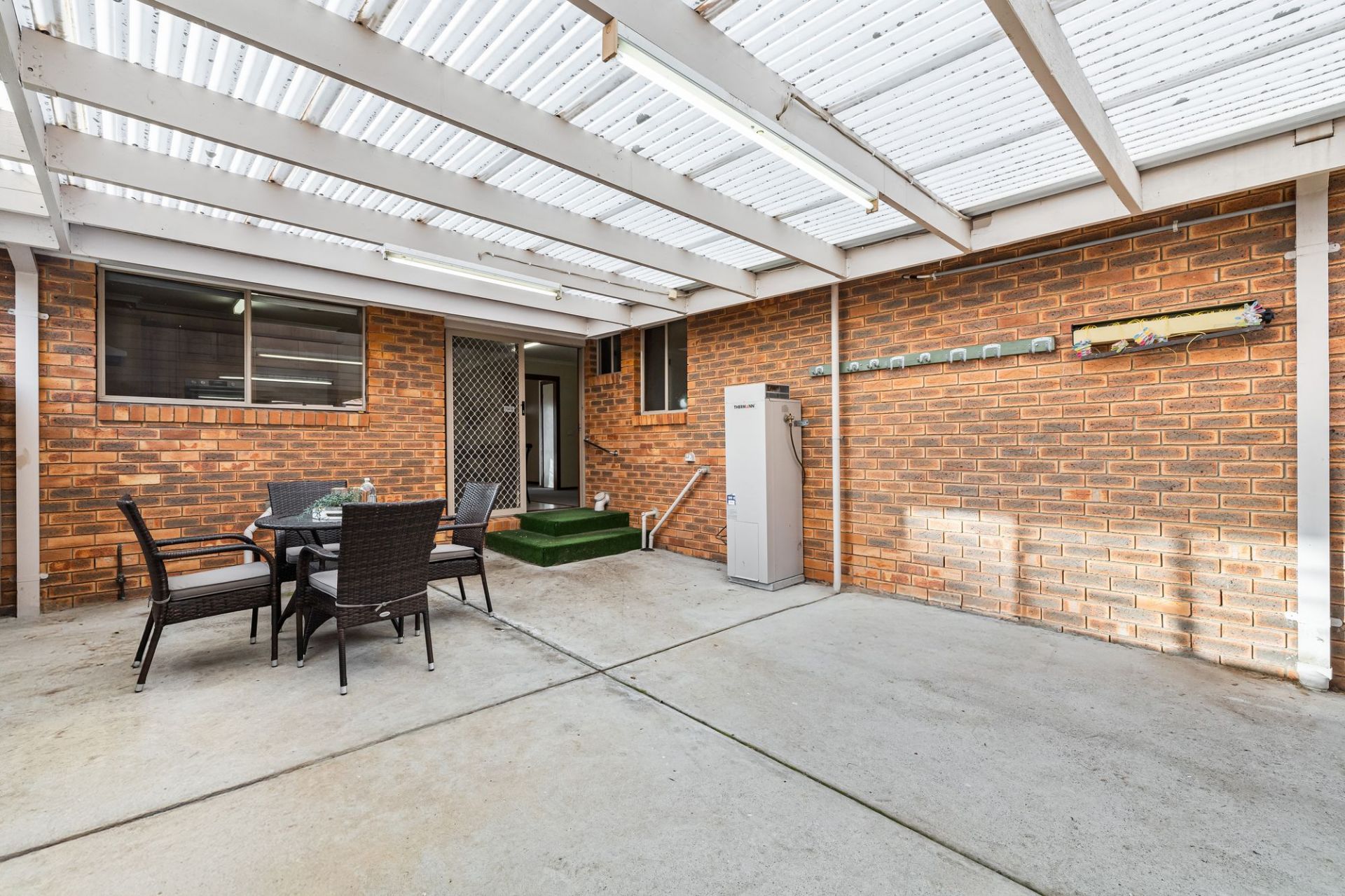 Stylish, Spacious & Superbly Located
