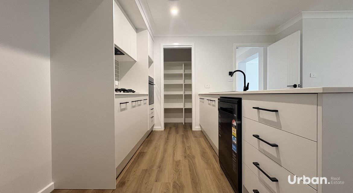 Lochinvar 10 Cahill Close