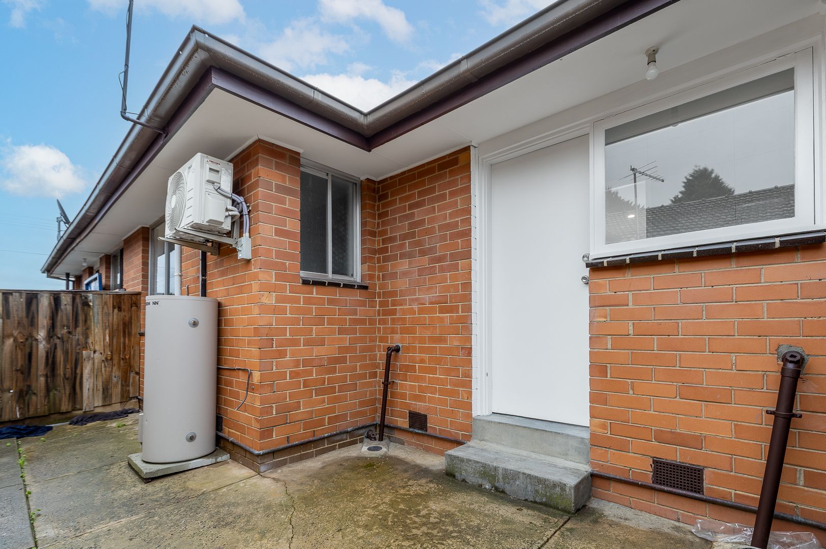 LOW MAINTENANCE 2 BEDROOM