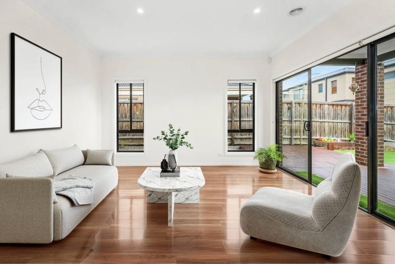 24 Yellow Brick Road, Doreen