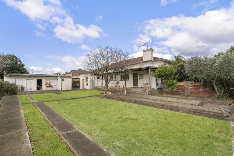 42 Broadhurst Avenue, Reservoir
