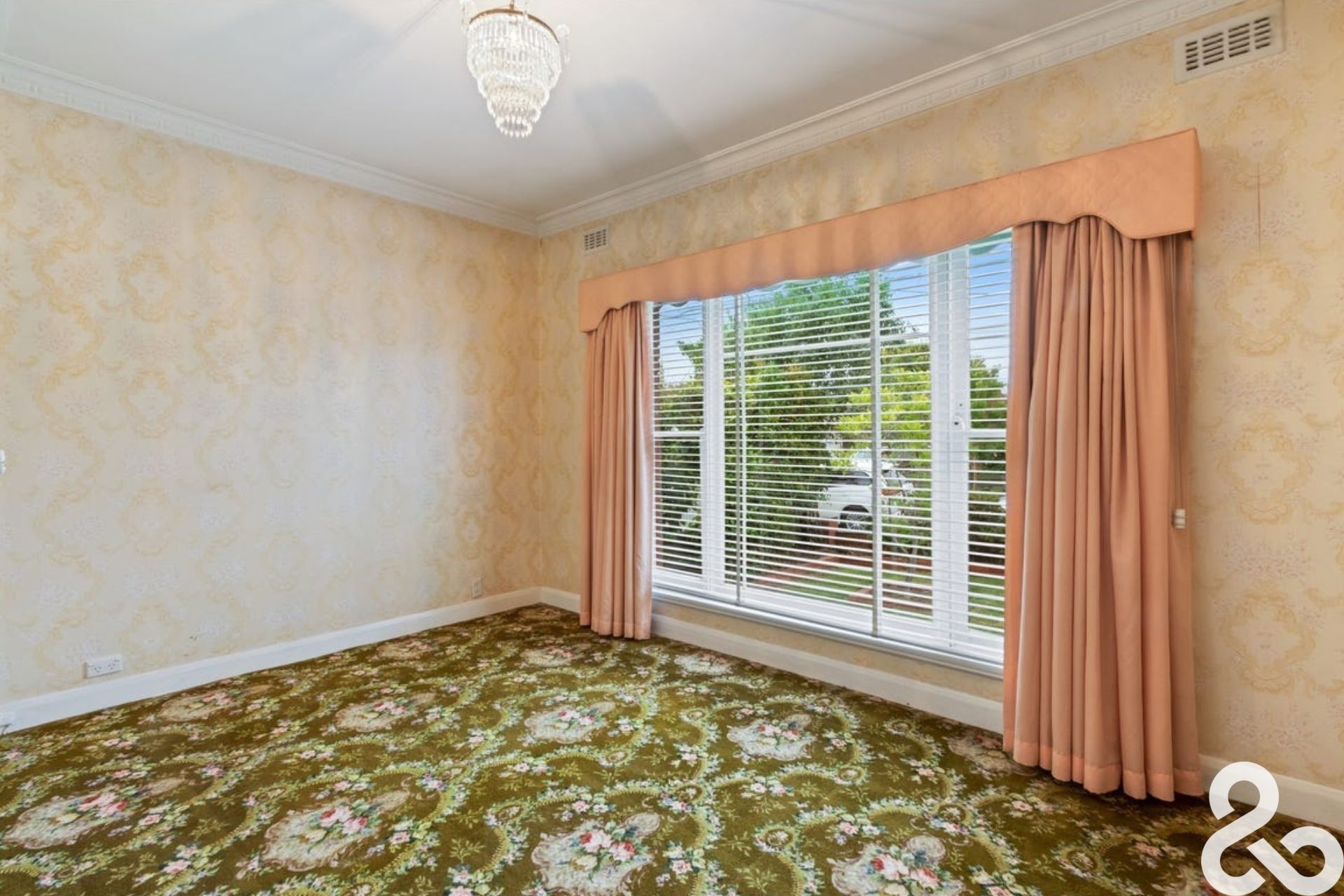 Original Gem with Separate Studio or Office space!