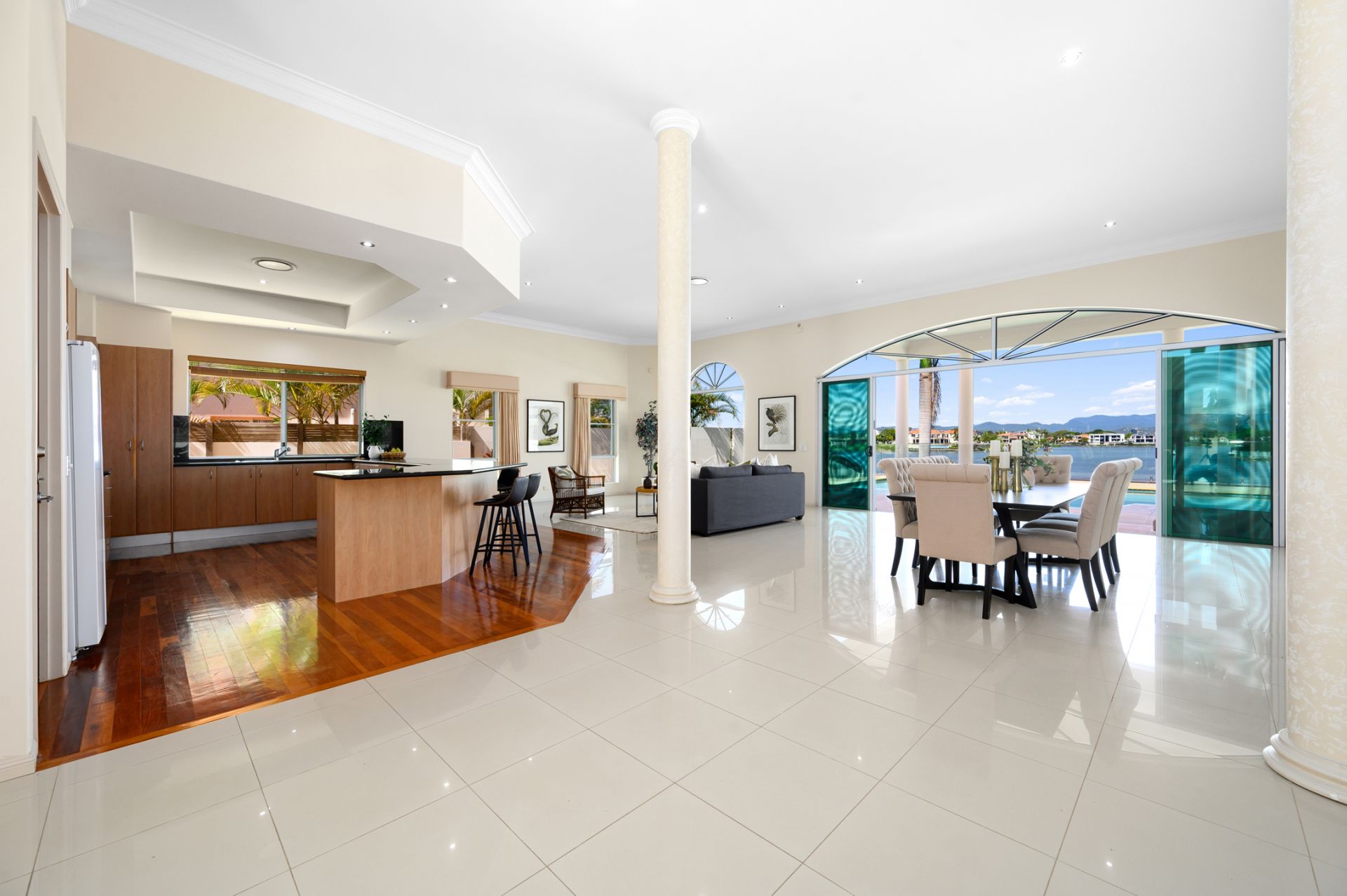 27 San Simeon Drive, Clear Island Waters QLD 4226, Clear Island Waters - Thumbnail 5
